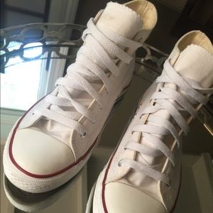 High top white converse men sz 6 women sz 8